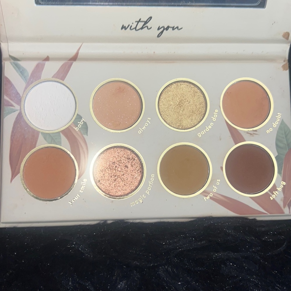 Kara beauty eyeshadow palette